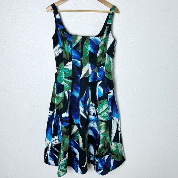 WHBM Fit-and-Flare Midi Dress Lush Tropical Floral NWT Sz 6 - Picture 3 of 7